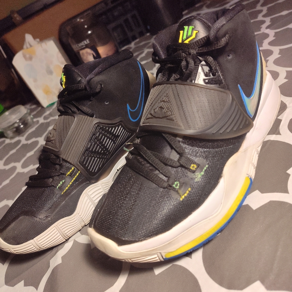 Youth size 5.5 Kyrie Irving 6 "Stutter Step" basketball shoes.